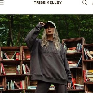 Women's Black Sweatshirt